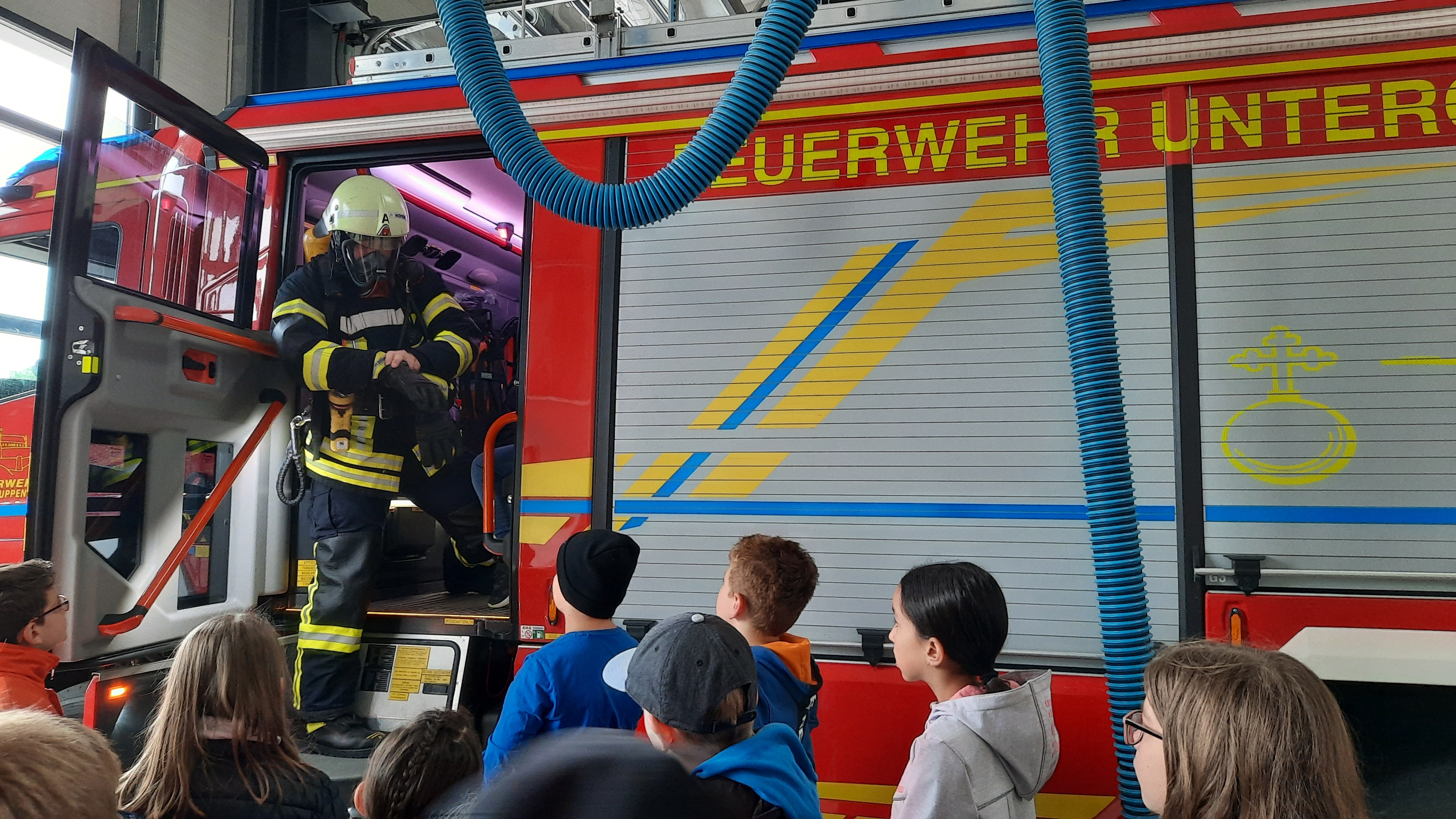  Die Klasse 4b zu Besuch bei der Freiwilligen Feuerwehr Untergruppenbach 